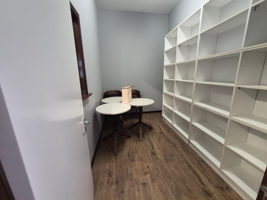 To Let Commercial Property for Rent in Pinelands Western Cape